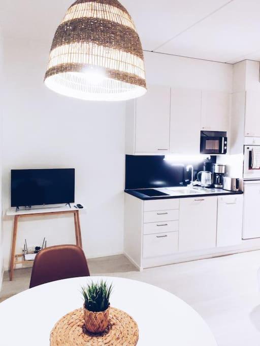 New Studio Cherry Near Helsinki Airport In Kivistoe Vantaa Exterior photo